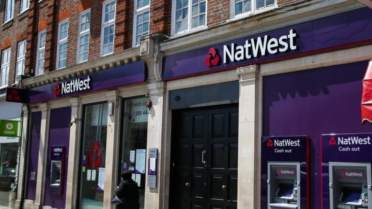 Read more about the article NatWest reports flat Q3 profits, reaffirms outlook